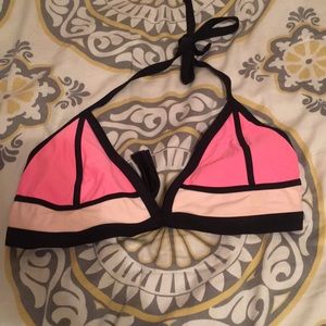 Patterned bikini top